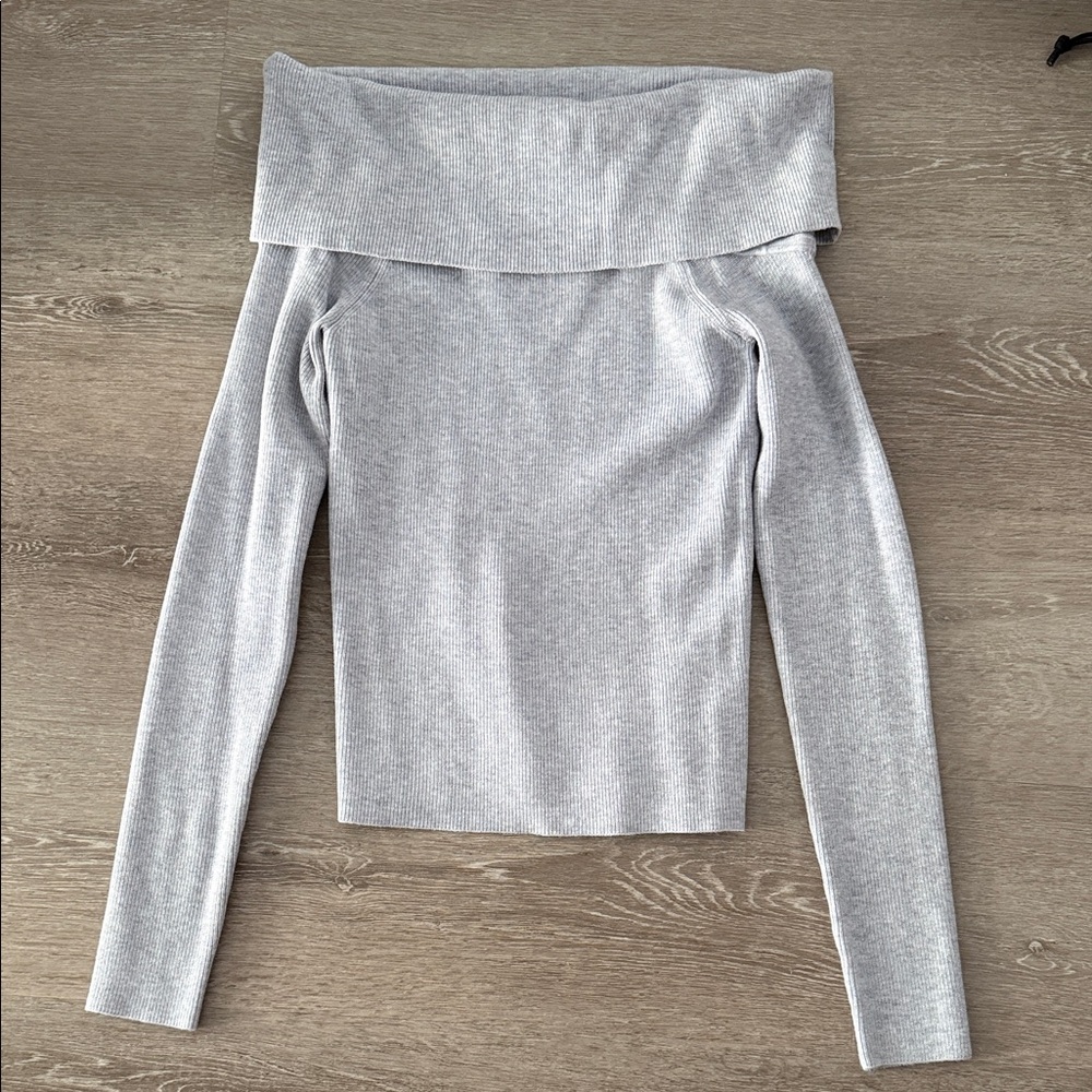 Aritizia Wilfred Light Gray Off-Shoulder Sweater
